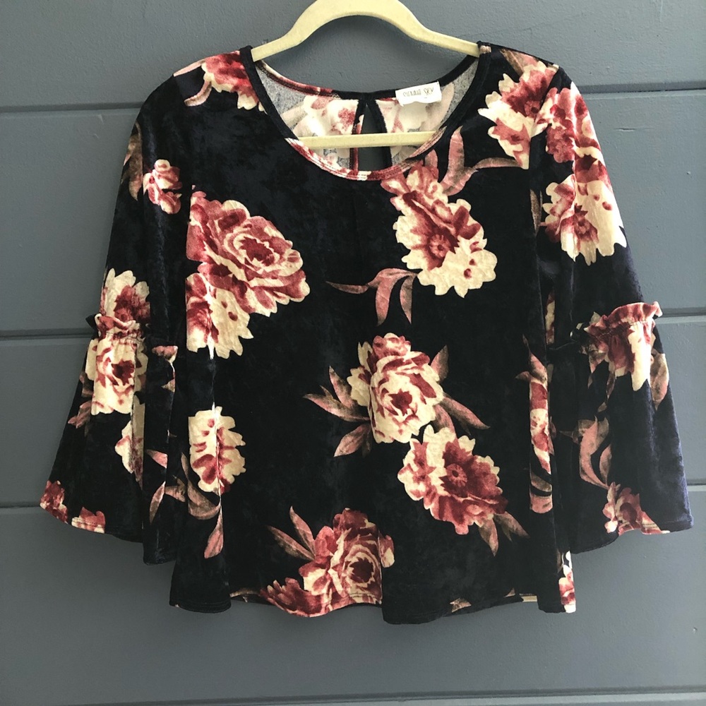 🍁Navy/rose floral crushed velvet bell sleeve top